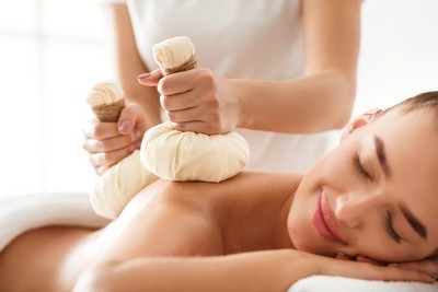 Ayurveda-Behandlungen für vollständige Entspannung